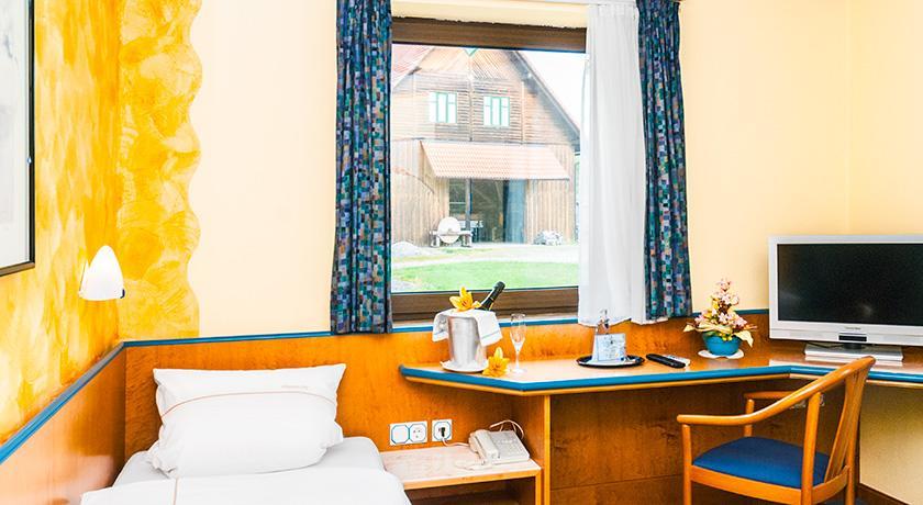 Landhotel Mappacher Hof Bruck in der Oberpfalz Room photo
